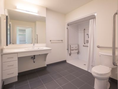 photo of accessible unit washroom at 82 Wilson